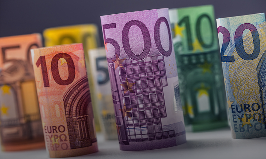 euros argent Paiements dans l’UE : adoption d’une réforme pour réduire les frais